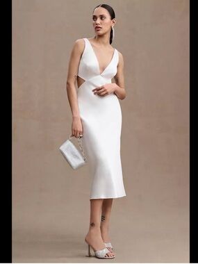 Sachin & Babi Sierra V-Neck
Cutout Satin Midi Dress - Size
14- NEW! Ivory